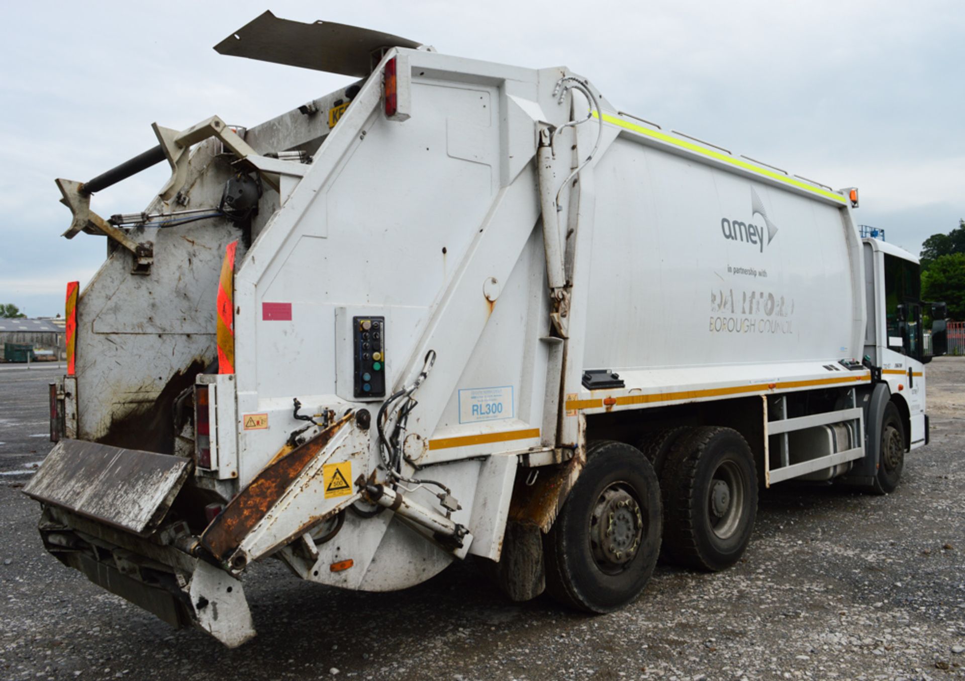 Mercedes Benz Econic 2629 refuse lorry Registration Number: KE07 BUJ Date of registration: 02/05/ - Image 4 of 8