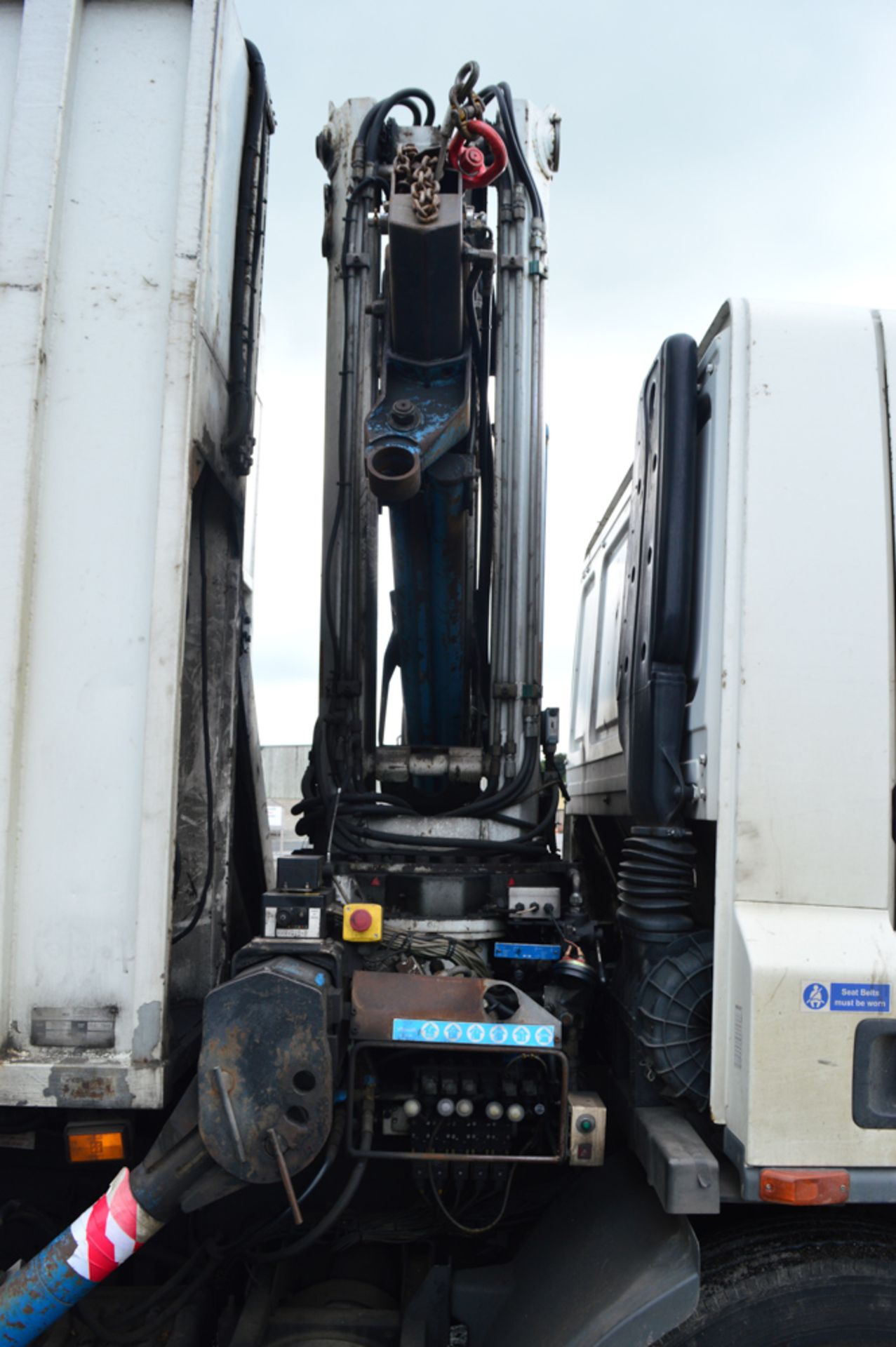 Leyland DAF 75 240 ATi refuse crane lorry Registration Number: N633 NBB Date of Registration: 08/ - Image 7 of 9