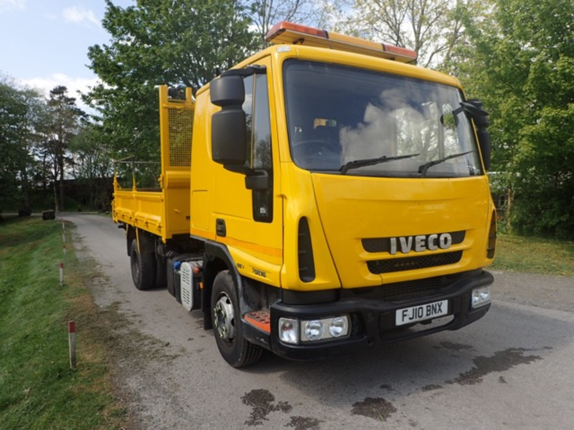 Iveco 75E16 7.5 tonne tipper Registration Number: FJ10 BNX Date of Registration: 24/06/2010 MOT - Image 2 of 6