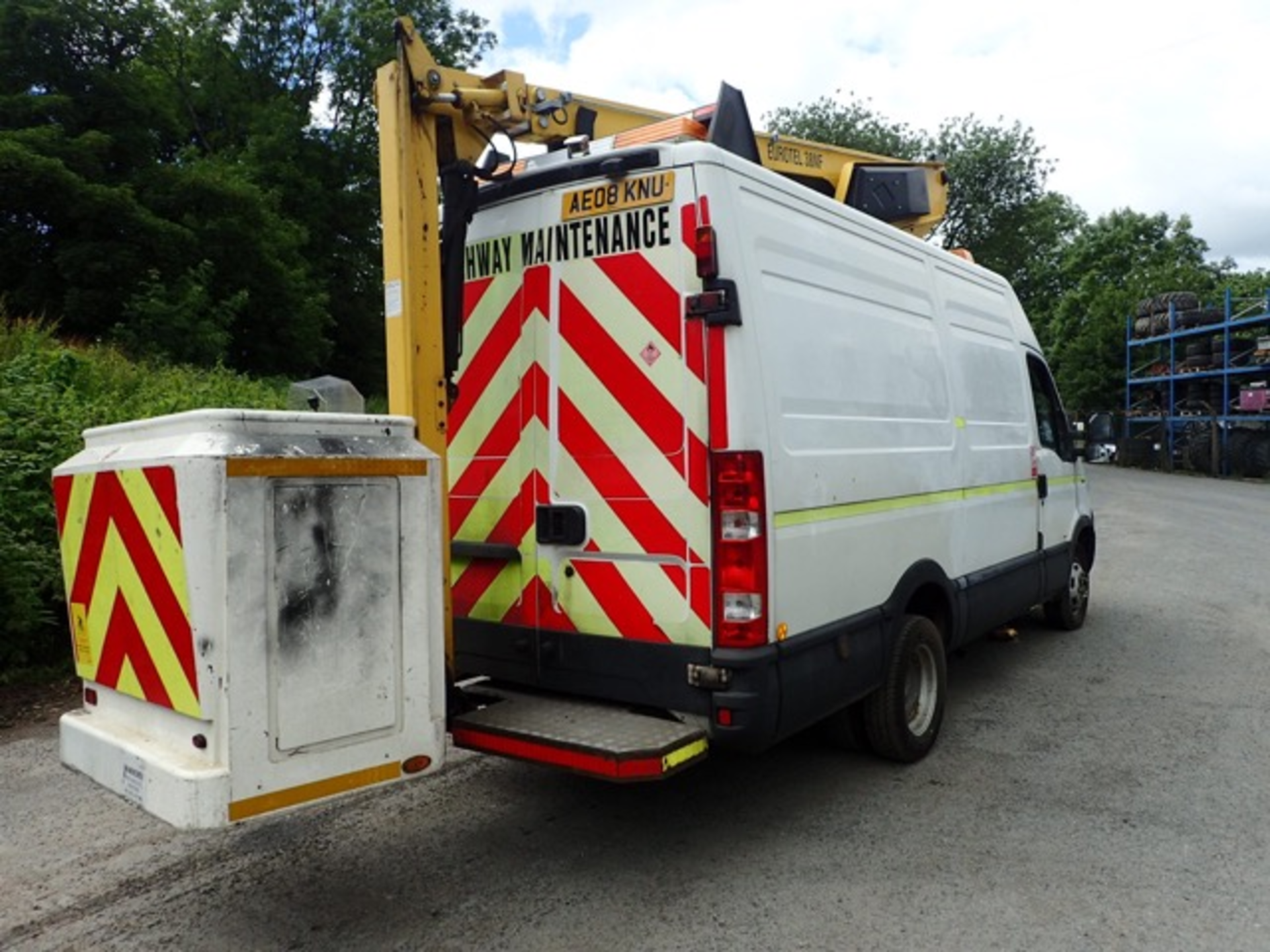 Iveco 50 C15 LWB panel van MEWP Registration Number: AE08 KNU Date of Registration: MOT expires: - Image 4 of 12