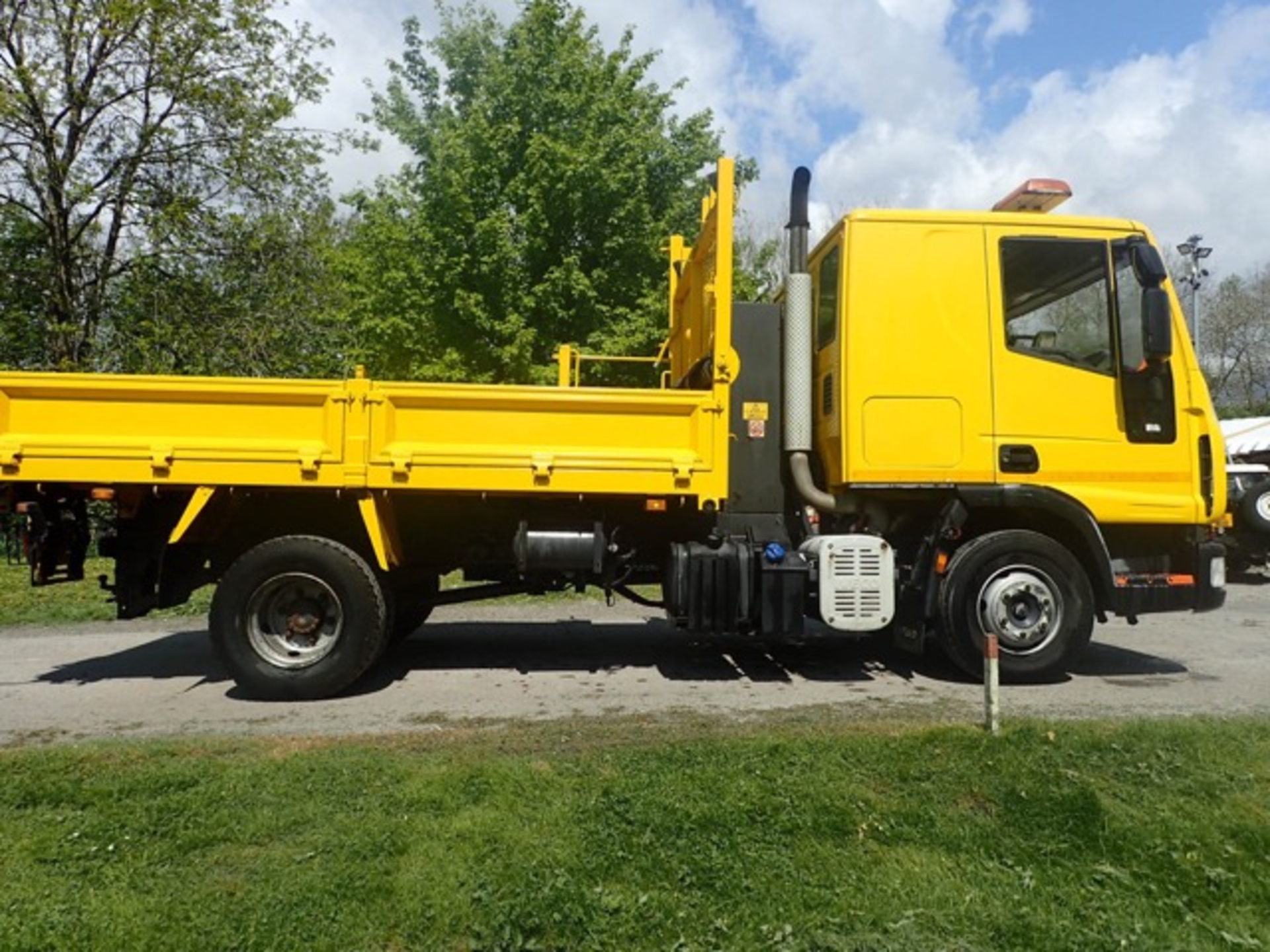 Iveco 75E16 7.5 tonne tipper Registration Number: FJ10 BNY Date of Registration: 24/06/2010 MOT - Image 7 of 8