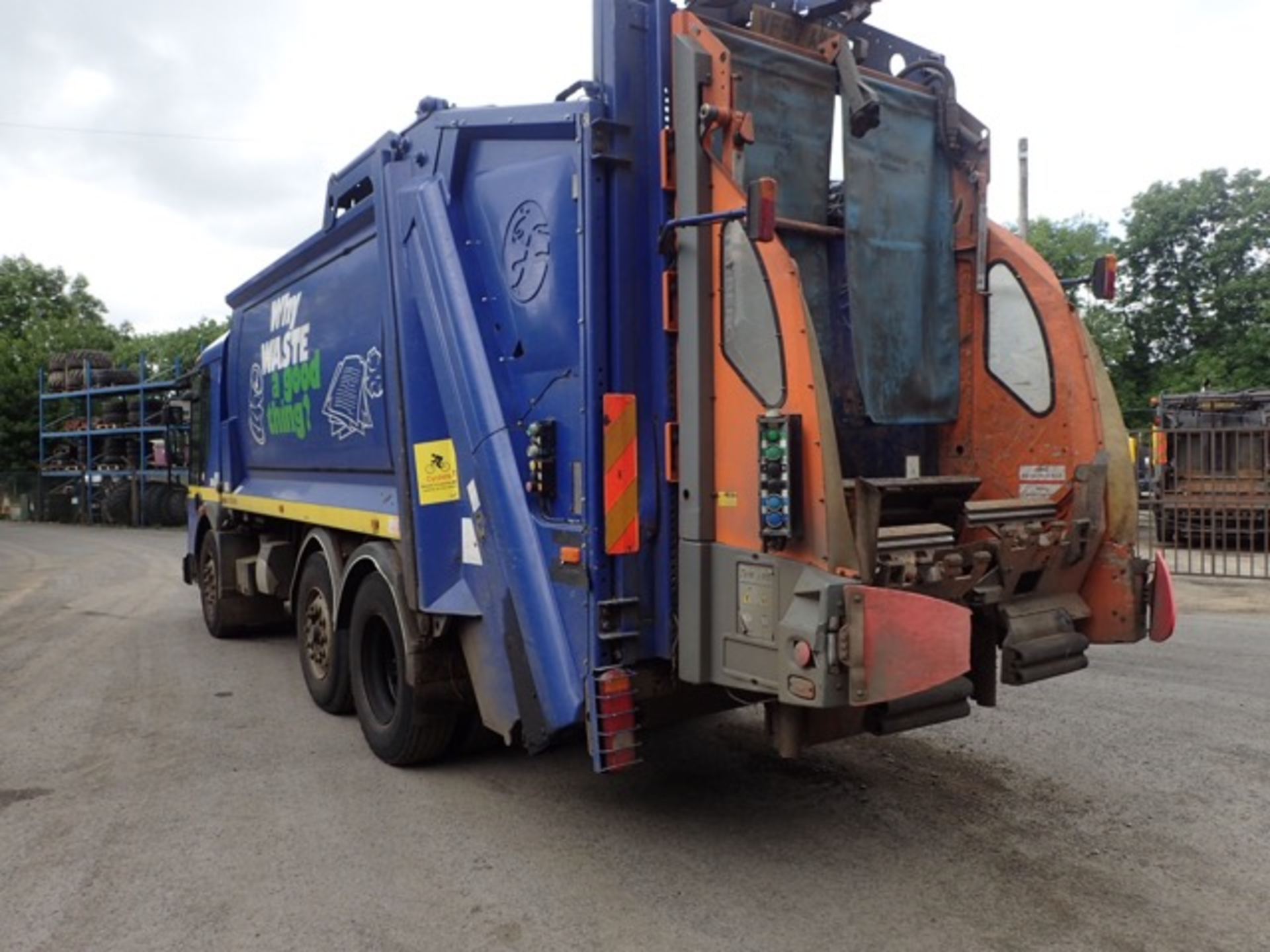 Dennis Elite 2 6x2 refuse collection lorry Registration Number: VF57 AAE Date of Registration: 01/ - Image 3 of 7