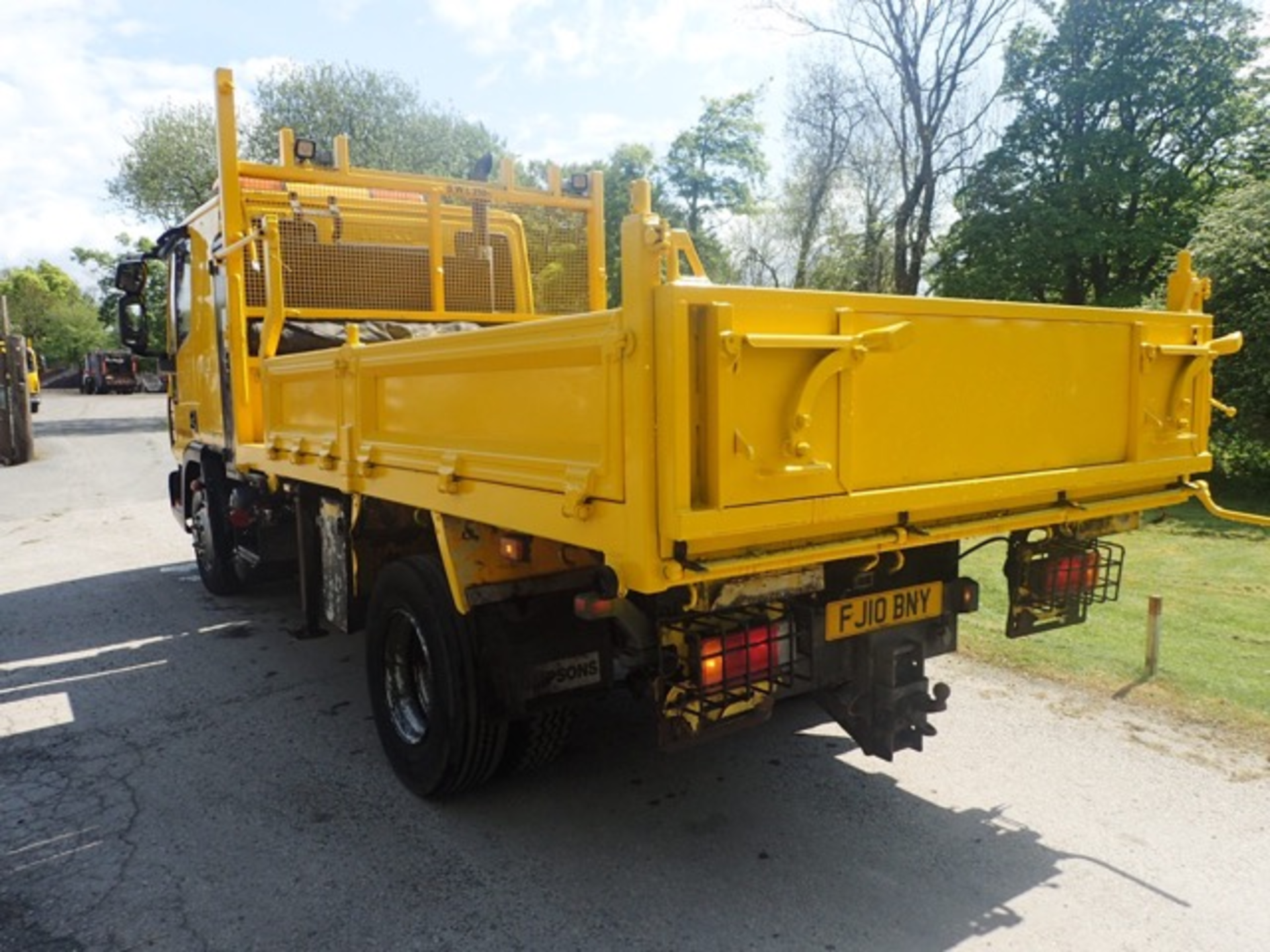 Iveco 75E16 7.5 tonne tipper Registration Number: FJ10 BNY Date of Registration: 24/06/2010 MOT - Image 6 of 8