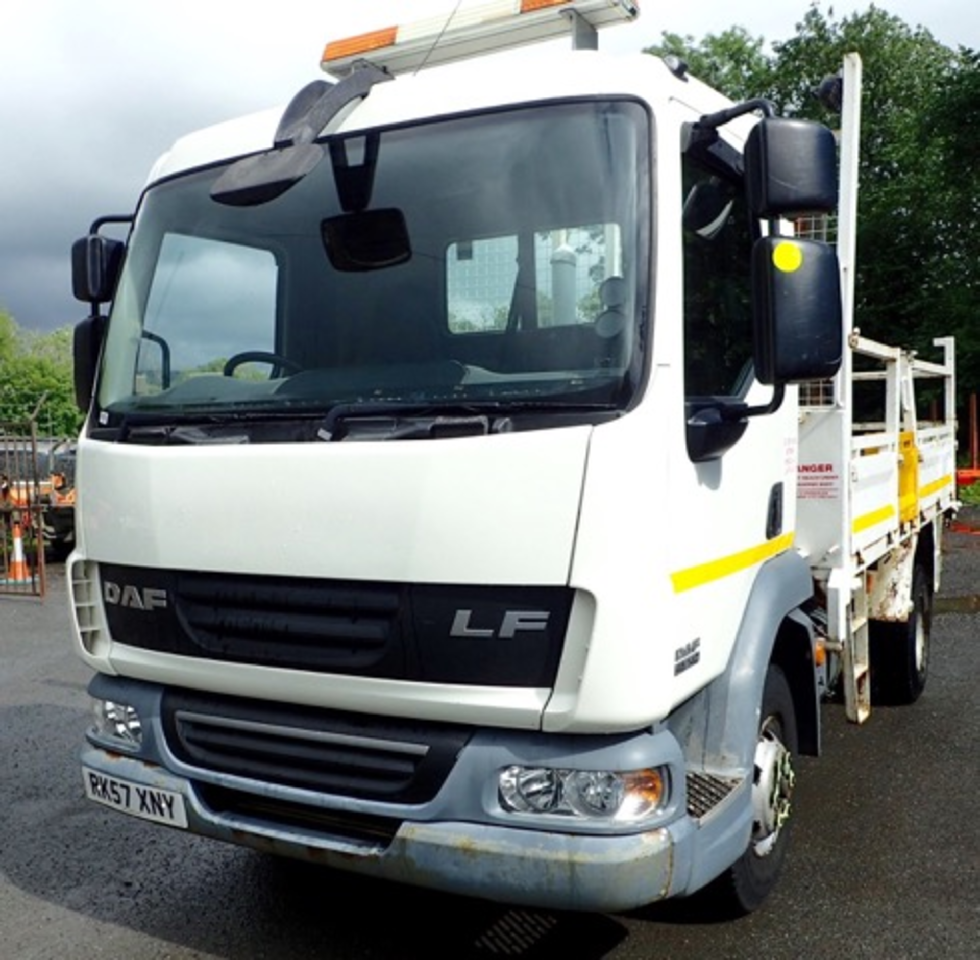 DAF LF 45-140 7.5 tonne tipper Registration Number: RK57 XNY Date of Registration: 28/11/2007 MOT