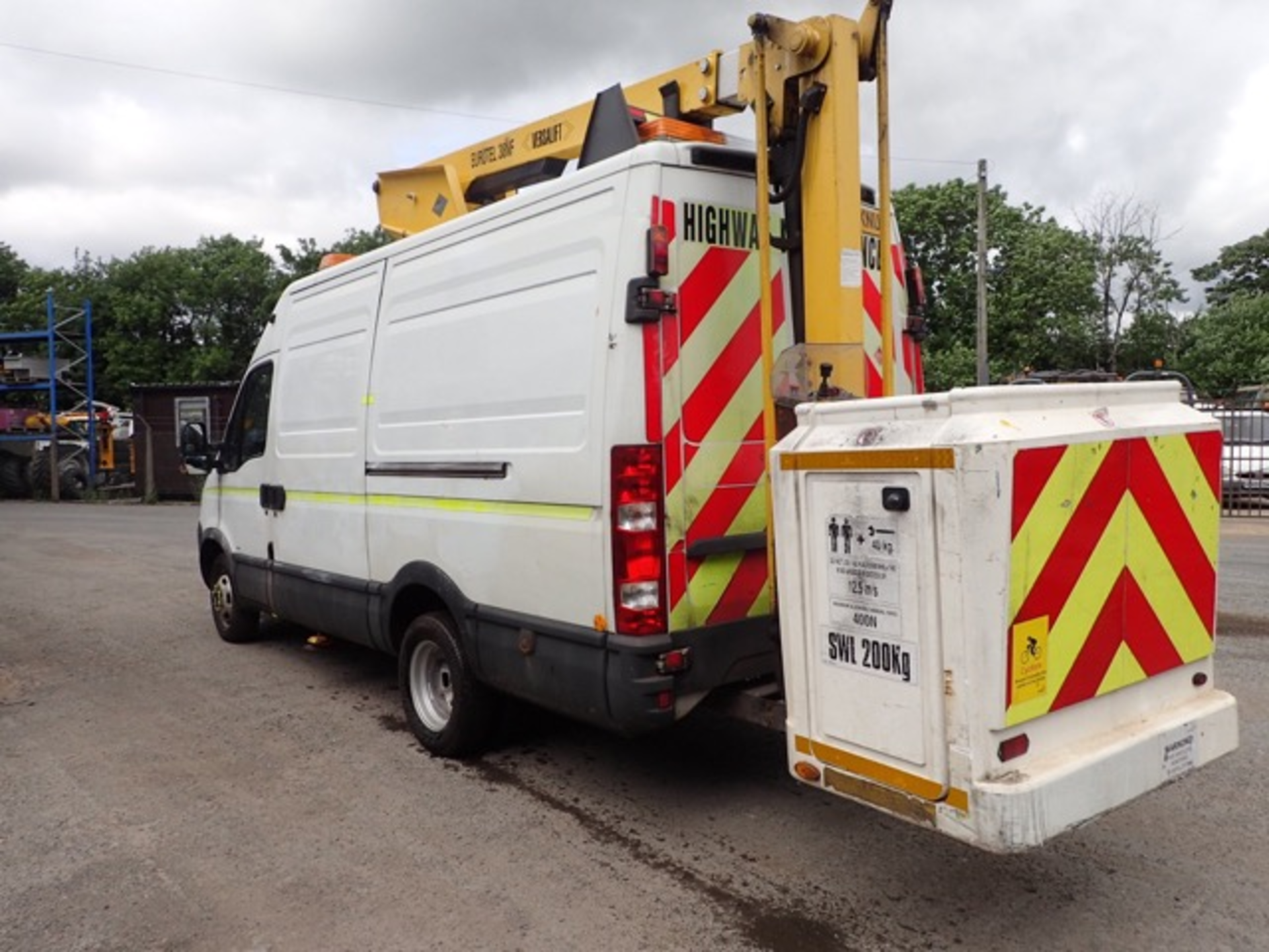 Iveco 50 C15 LWB panel van MEWP Registration Number: AE08 KNU Date of Registration: MOT expires: - Image 3 of 12