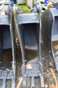 12 inch digging bucket to suit JCB 3CX **Unused**