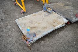 Collapsible work bench c/w vice & pipe clamp