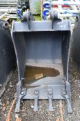 24 inch digging bucket to suit JCB 3CX **Unused**