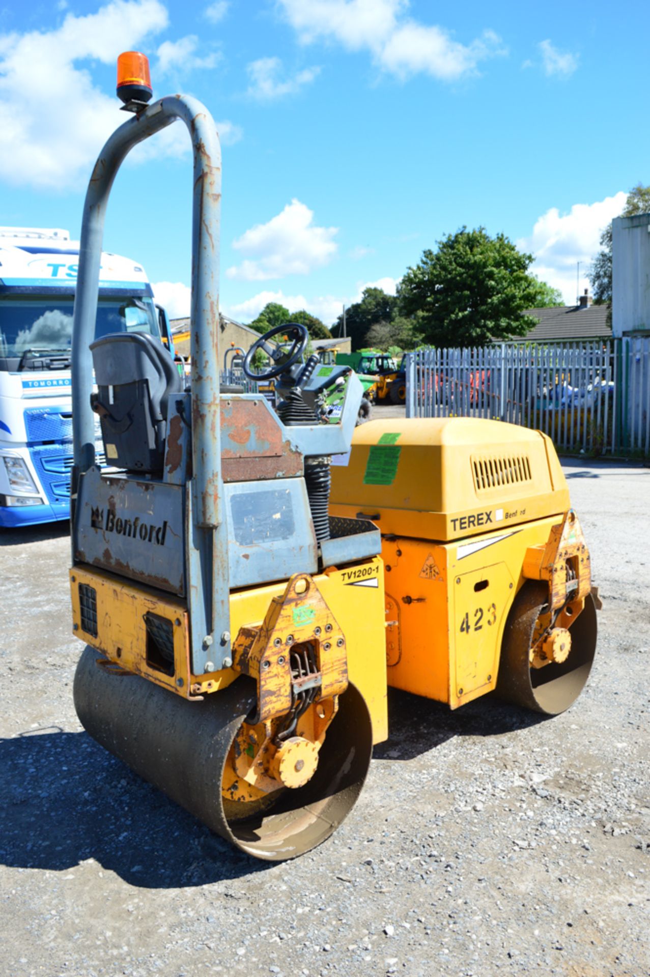 Benford Terex TV1200 double drum ride on roller Year: 2002 S/N: E210CC232 Recorded Hours: Clock - Image 2 of 8