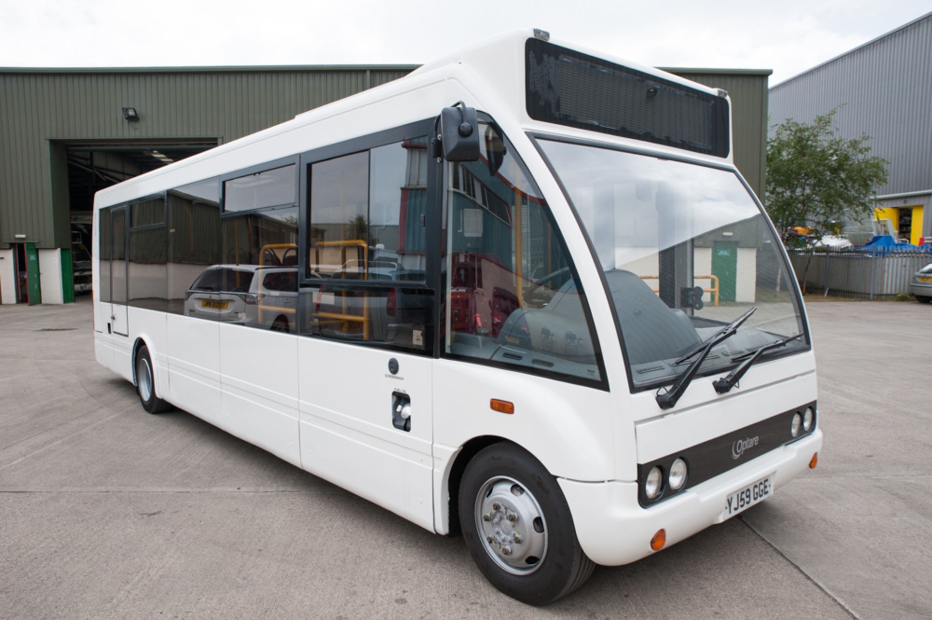 Optare Solo 28 seat service bus with Mercedes engine Registration Number: YJ59 GGE Date of - Image 4 of 9