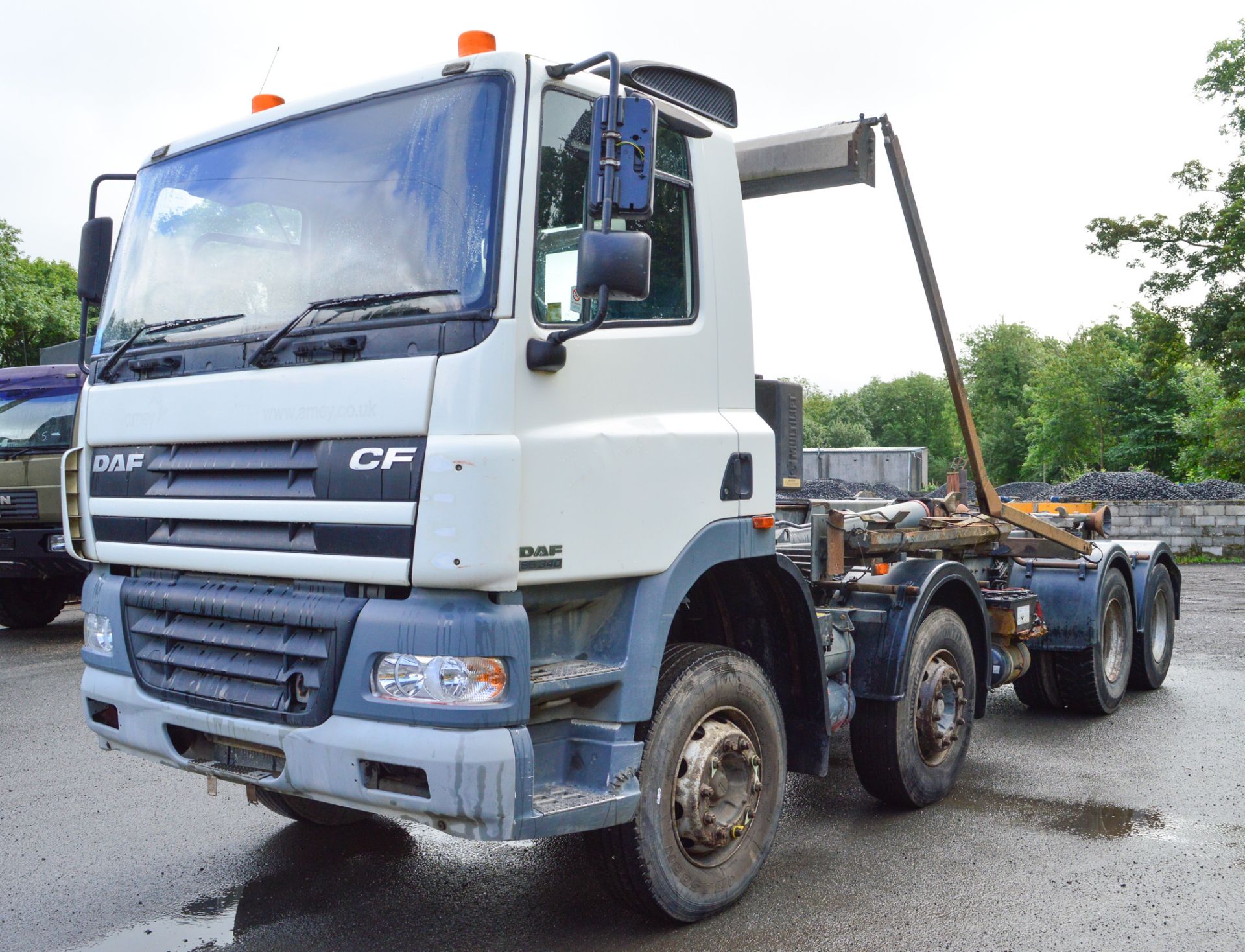 DAF CF 85.340 8x4 hook lift lorry Registration Number: EU54 ESO Date of Registration: MOT expires: - Image 2 of 8