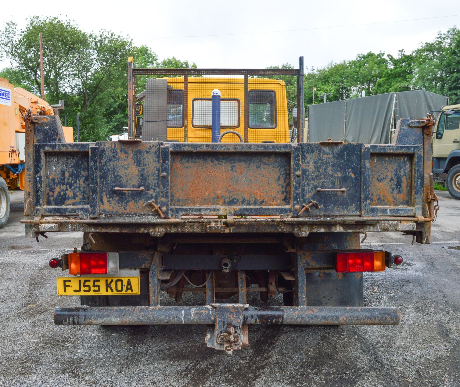 Iveco 7.5 tonne tipper lorry Registration Number: FJ55 KOA Date of Registration: 06/10/2005 MOT - Image 6 of 8