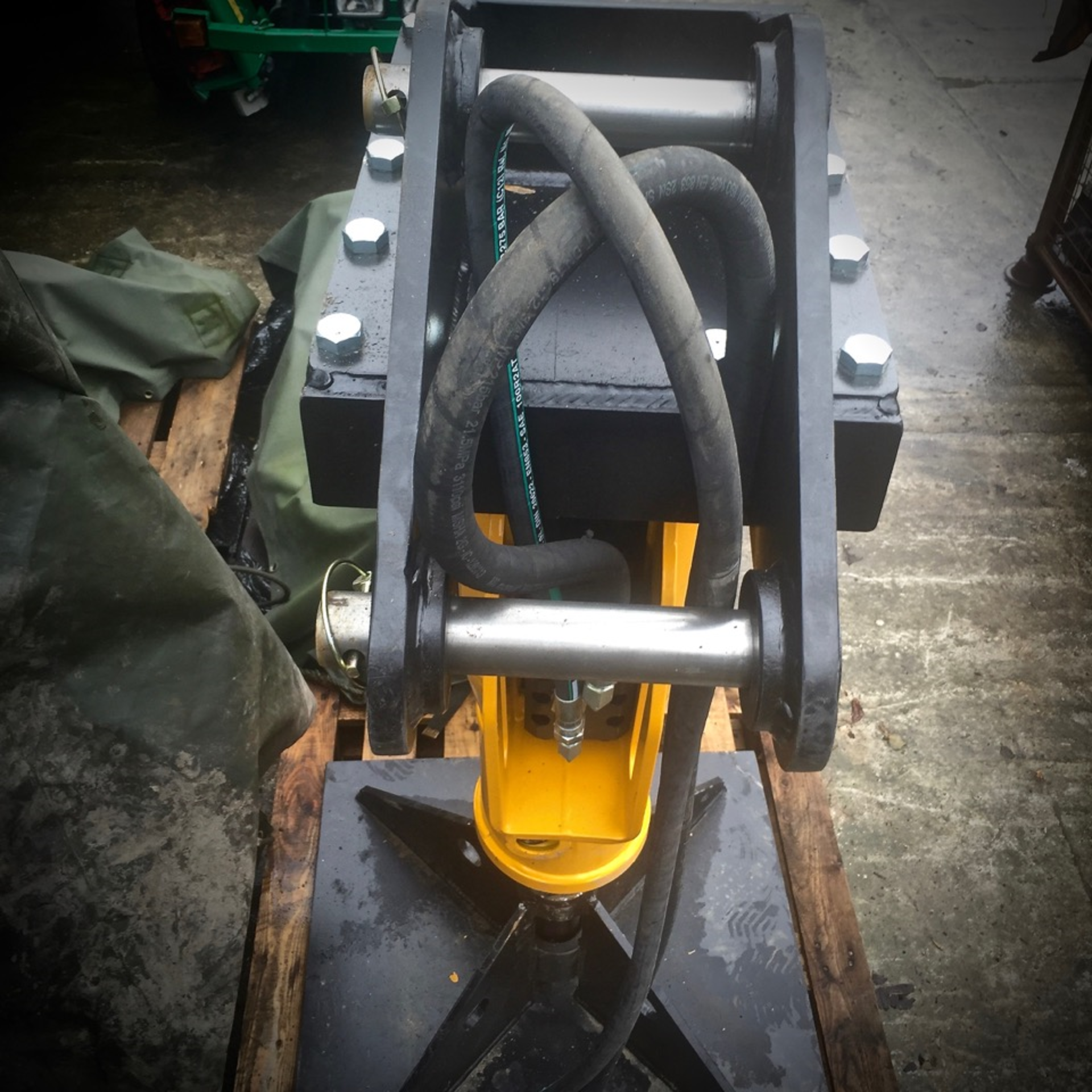 Arrowhead R75 hydraulic breaker Year: 2016 new and unused. UK made, includes 2 pin bracket, - Image 3 of 7