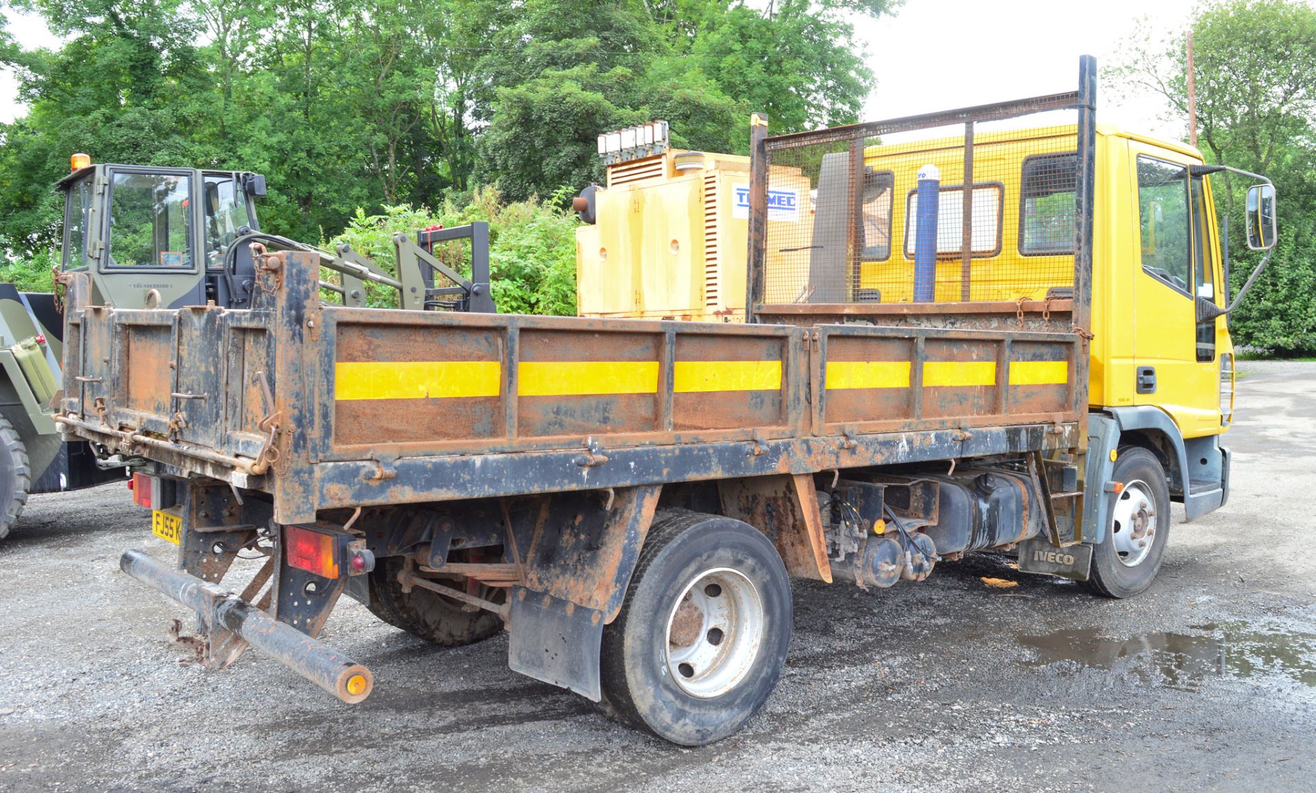 Iveco 7.5 tonne tipper lorry Registration Number: FJ55 KOA Date of Registration: 06/10/2005 MOT - Image 3 of 8