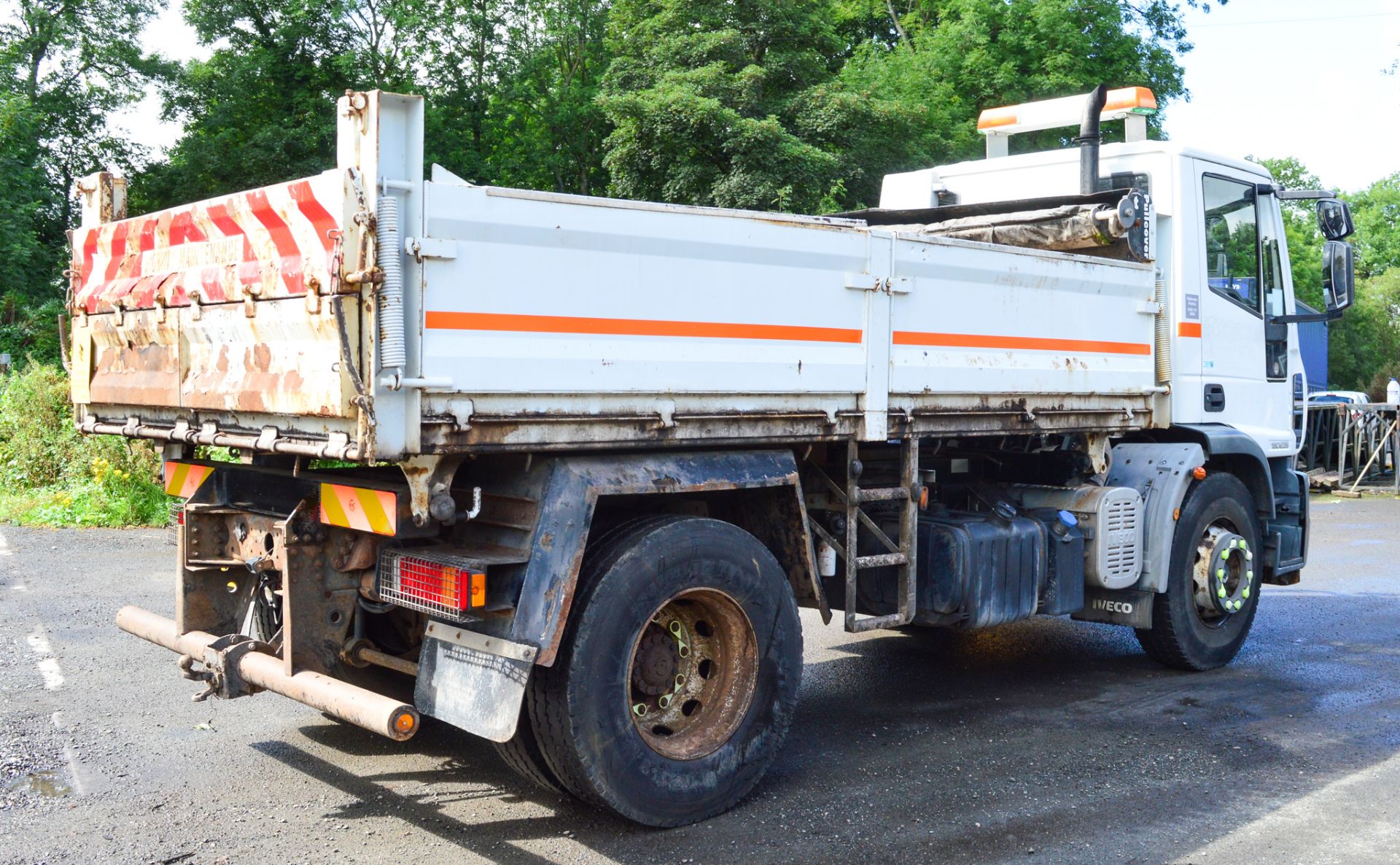 Iveco 180E25 18 tonne tipper lorry Registration Number: WX58 AOP Date of Registration: 19/12/2008 - Image 4 of 8