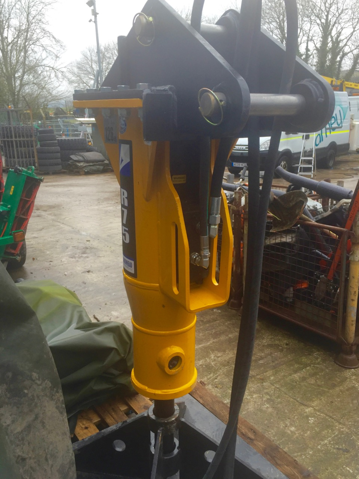 Arrowhead R75 hydraulic breaker Year: 2016 new and unused. UK made, includes 2 pin bracket, - Image 4 of 7