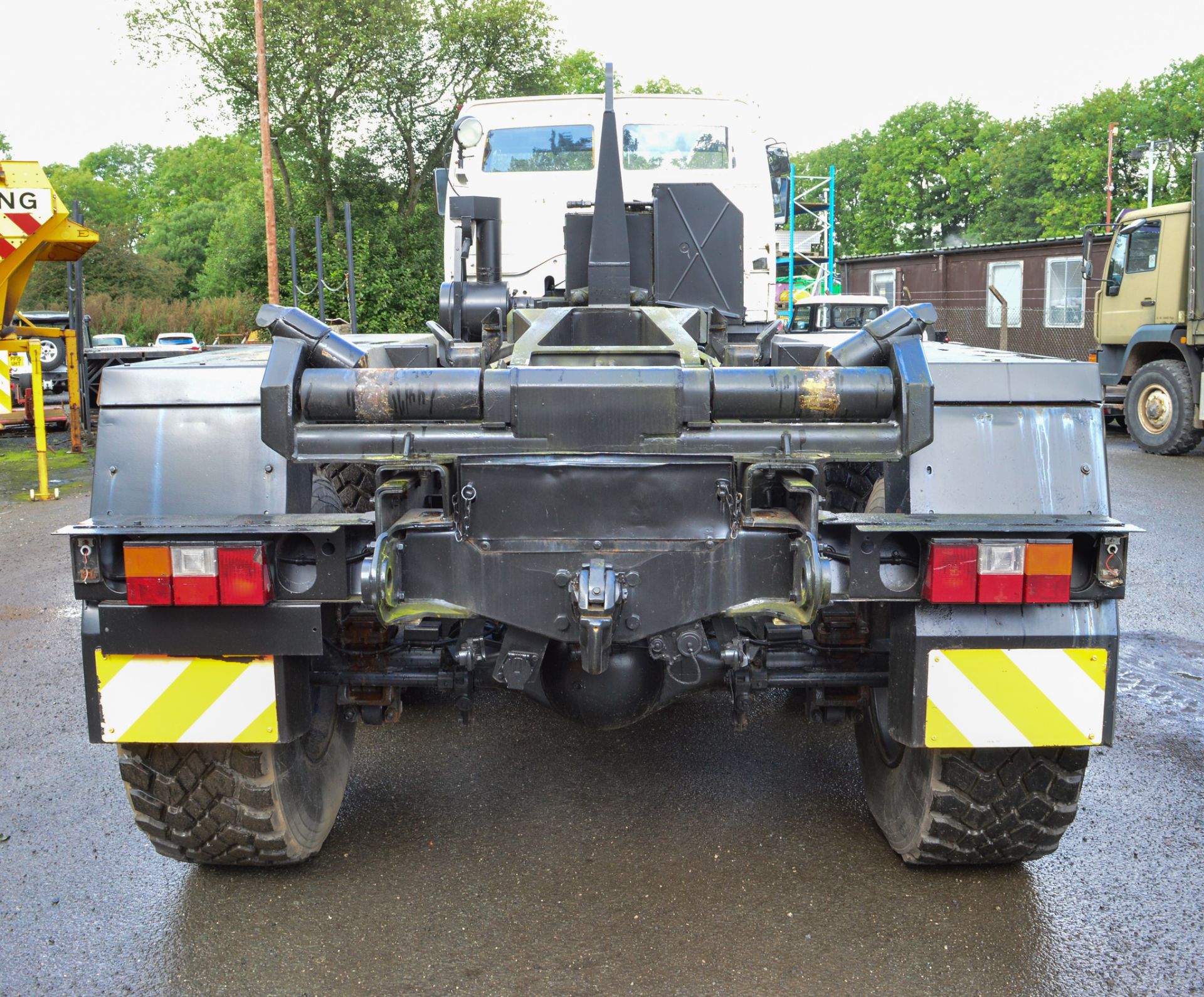 Leyland 8x6 32 tonne hook lift lorry (Ex MOD) Registration Number: 81 KH 07 Date of Registration: - Image 6 of 8