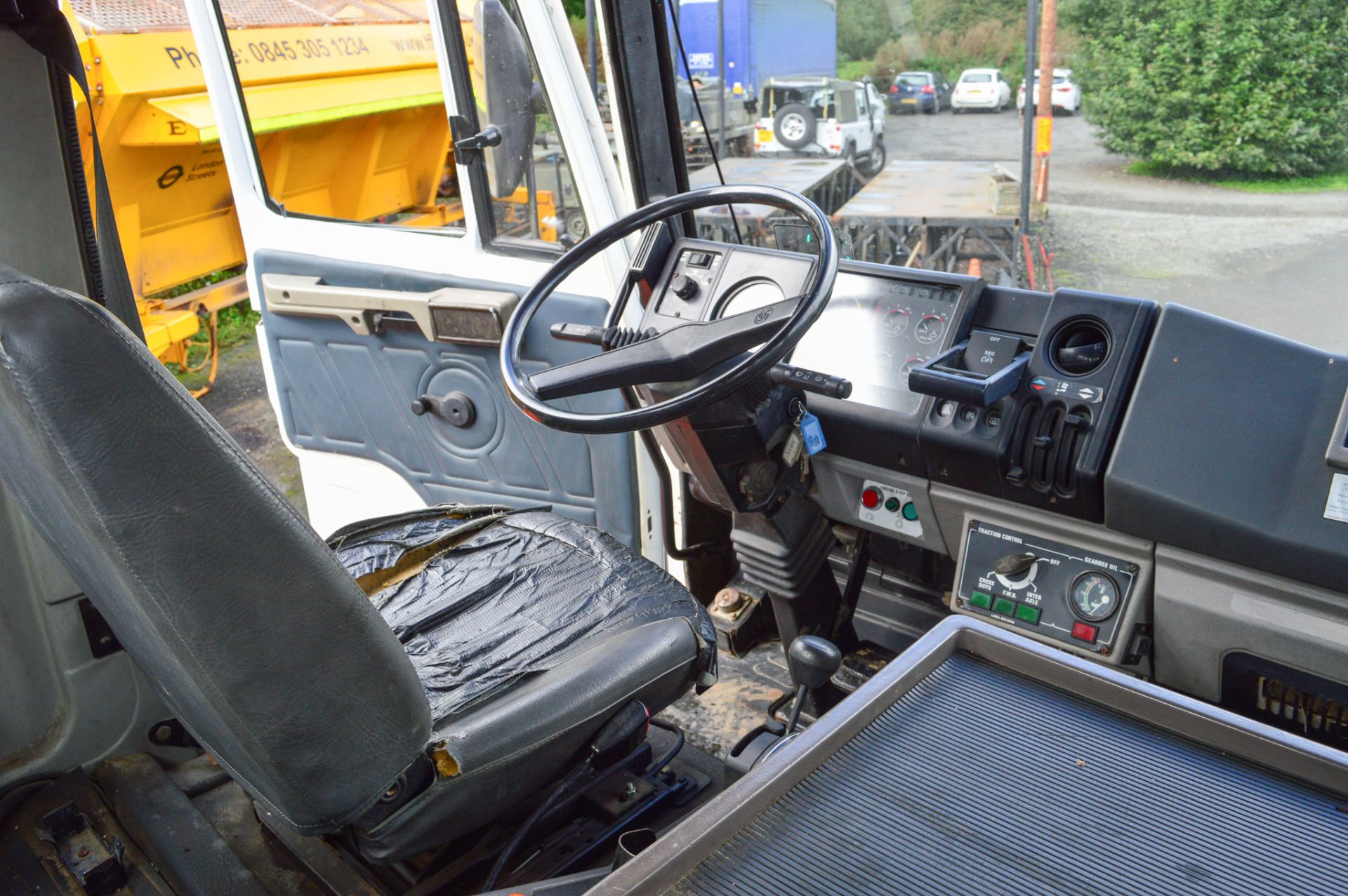 Leyland 8x6 32 tonne hook lift lorry (Ex MOD) Registration Number: 81 KH 07 Date of Registration: - Image 8 of 8