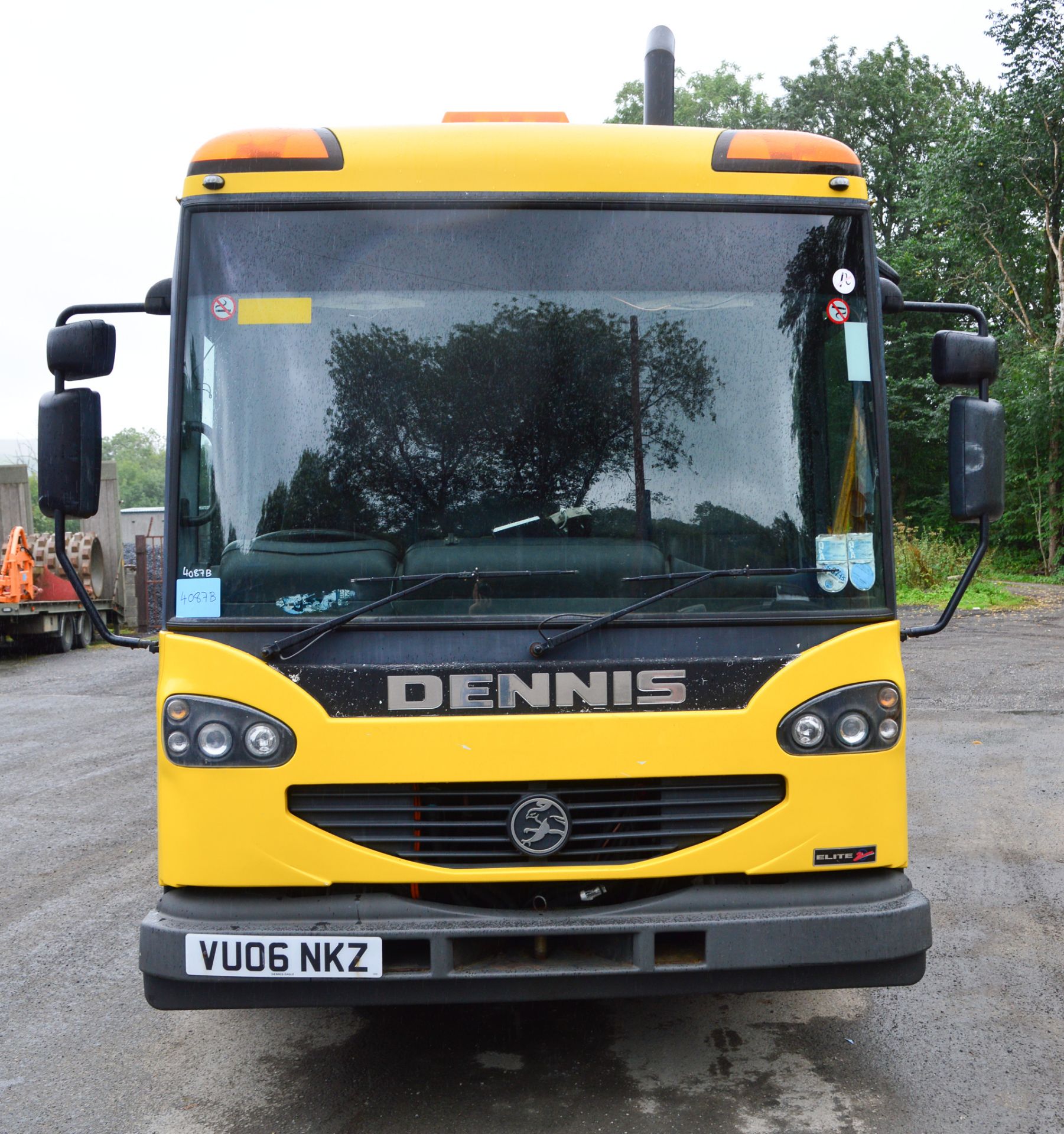 Dennis Elite 26.290 6x2 26 tonne traffic management lorry Registration Number: VU06 NKZ Date of - Image 5 of 8