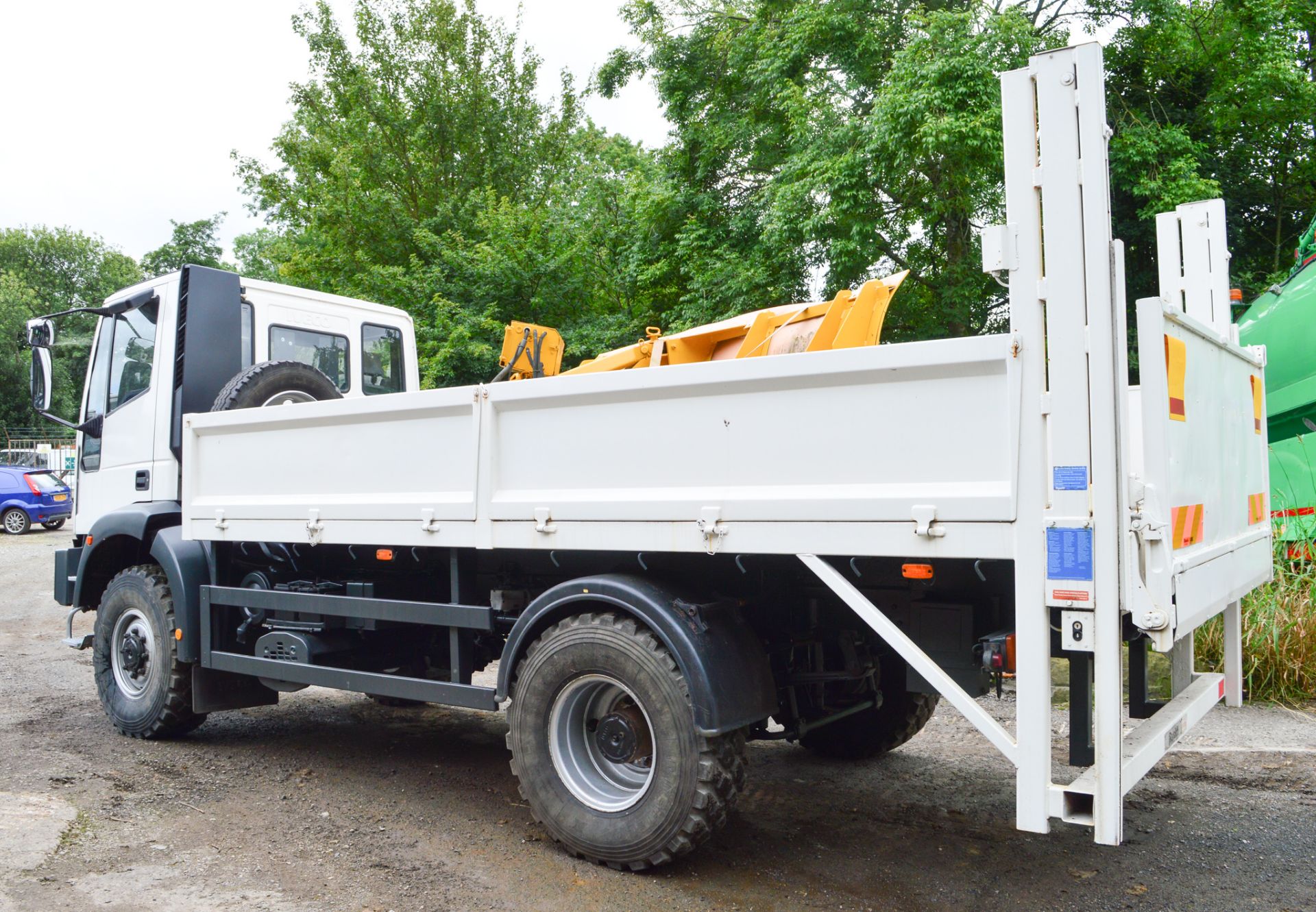 Ford Iveco 95E21 4x4 dropside lorry (Ex MOD) Registration Number: Y969 XGV Date of Registration: - Image 3 of 10