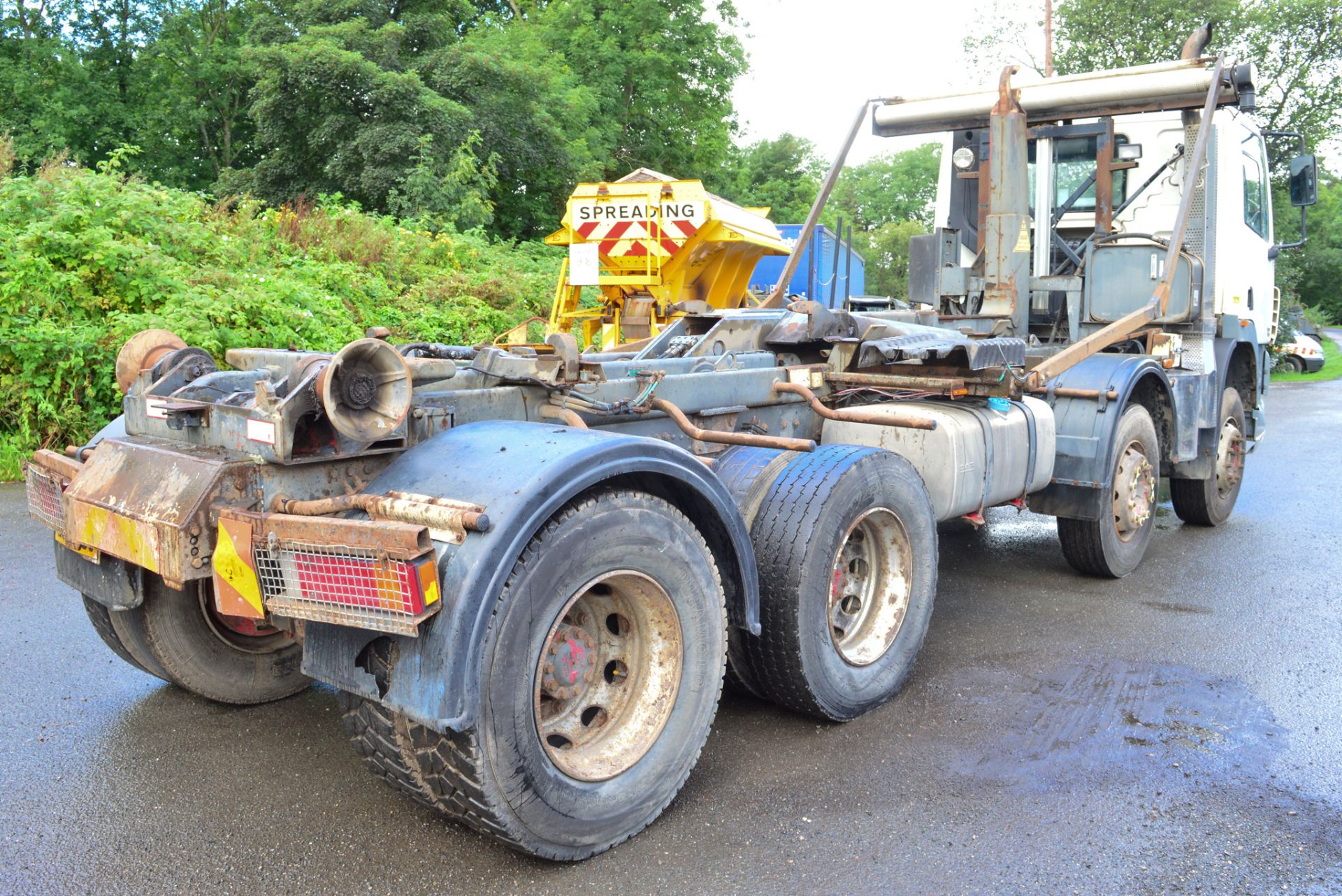 DAF CF 85.340 8x4 hook lift lorry Registration Number: EU54 ESO Date of Registration: MOT expires: - Image 4 of 8