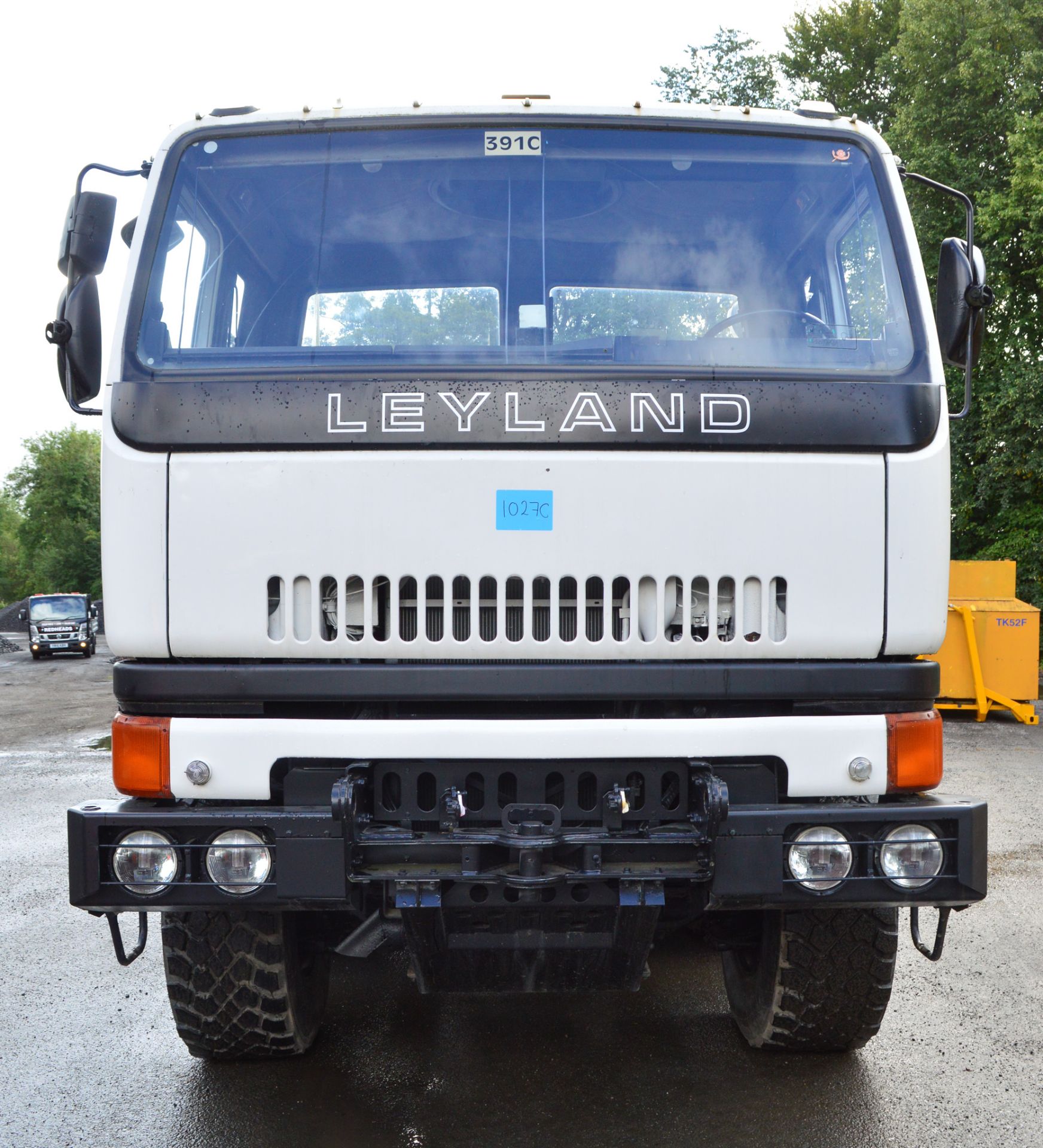 Leyland 8x6 32 tonne hook lift lorry (Ex MOD) Registration Number: 81 KH 07 Date of Registration: - Image 5 of 8
