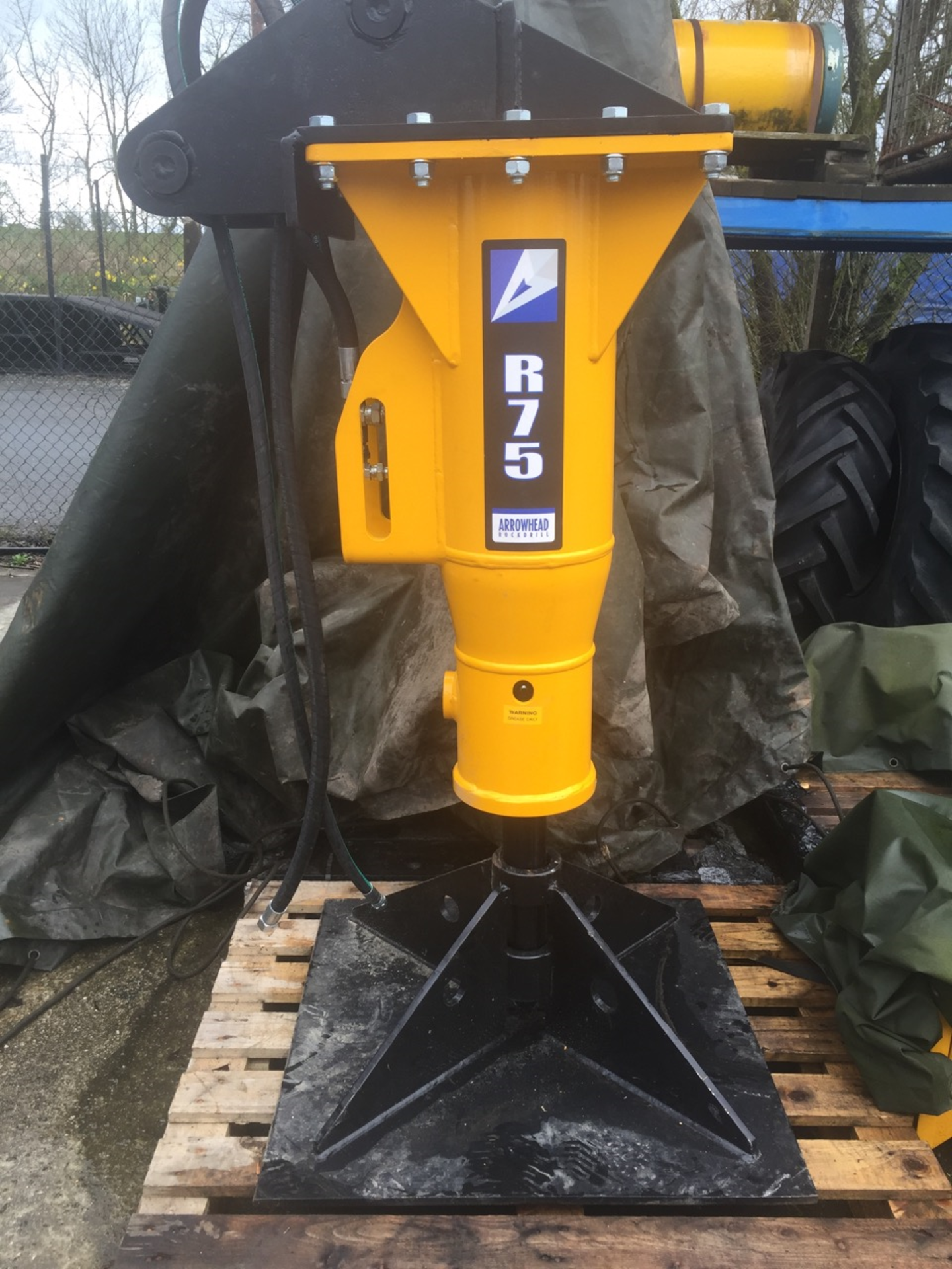 Arrowhead R75 hydraulic breaker Year: 2016 new and unused. UK made, includes 2 pin bracket, - Image 7 of 7