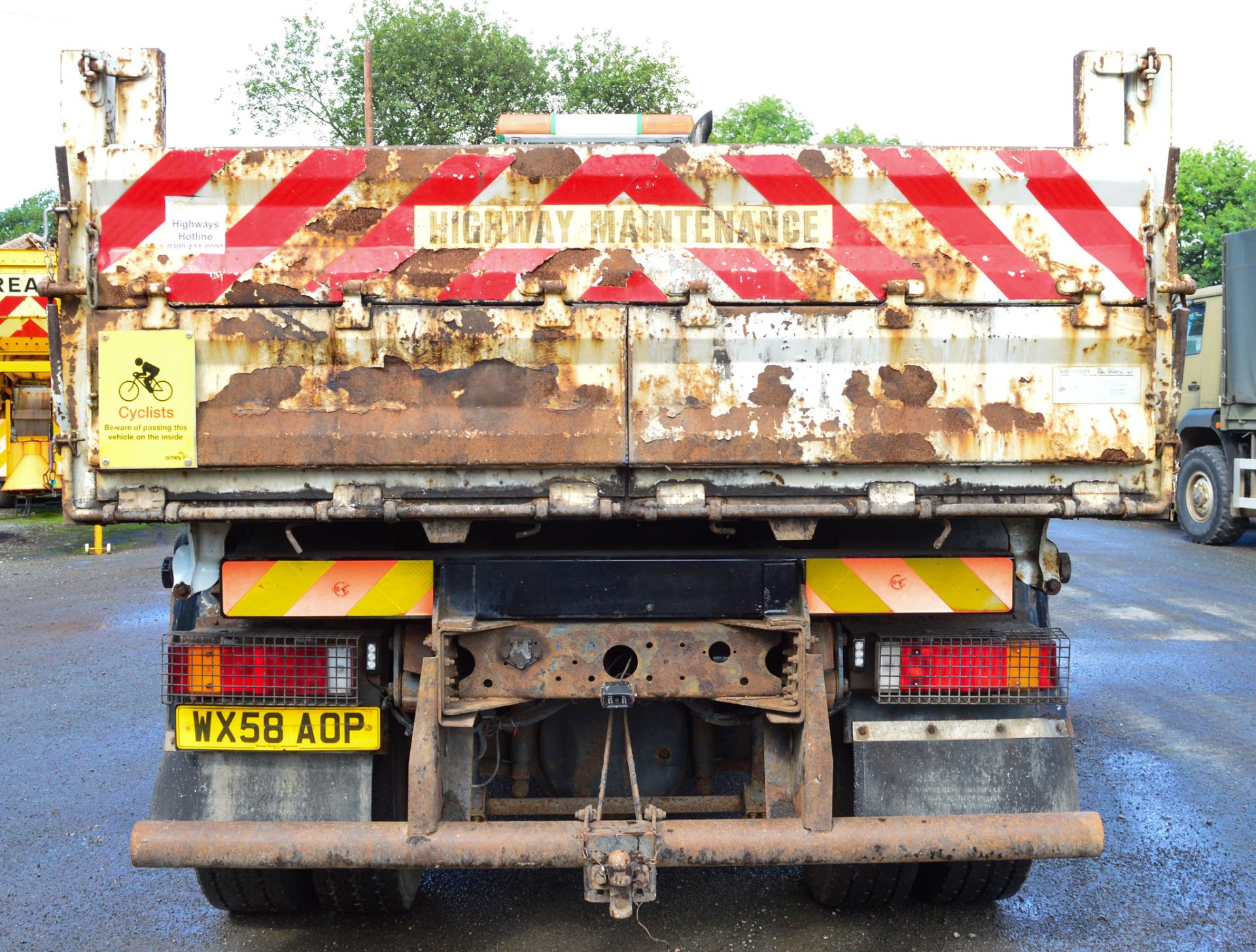 Iveco 180E25 18 tonne tipper lorry Registration Number: WX58 AOP Date of Registration: 19/12/2008 - Image 6 of 8