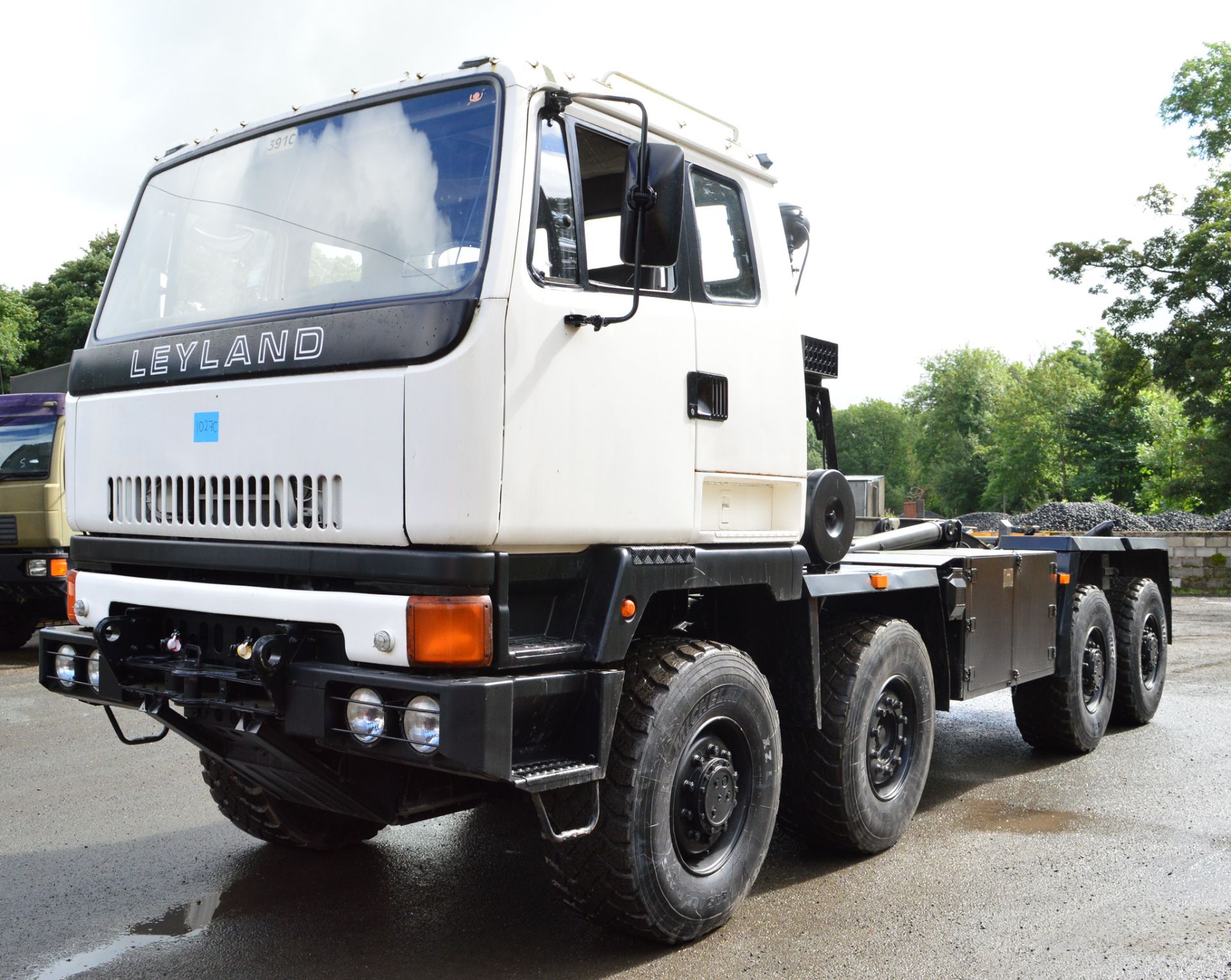 Leyland 8x6 32 tonne hook lift lorry (Ex MOD) Registration Number: 81 KH 07 Date of Registration: - Image 2 of 8