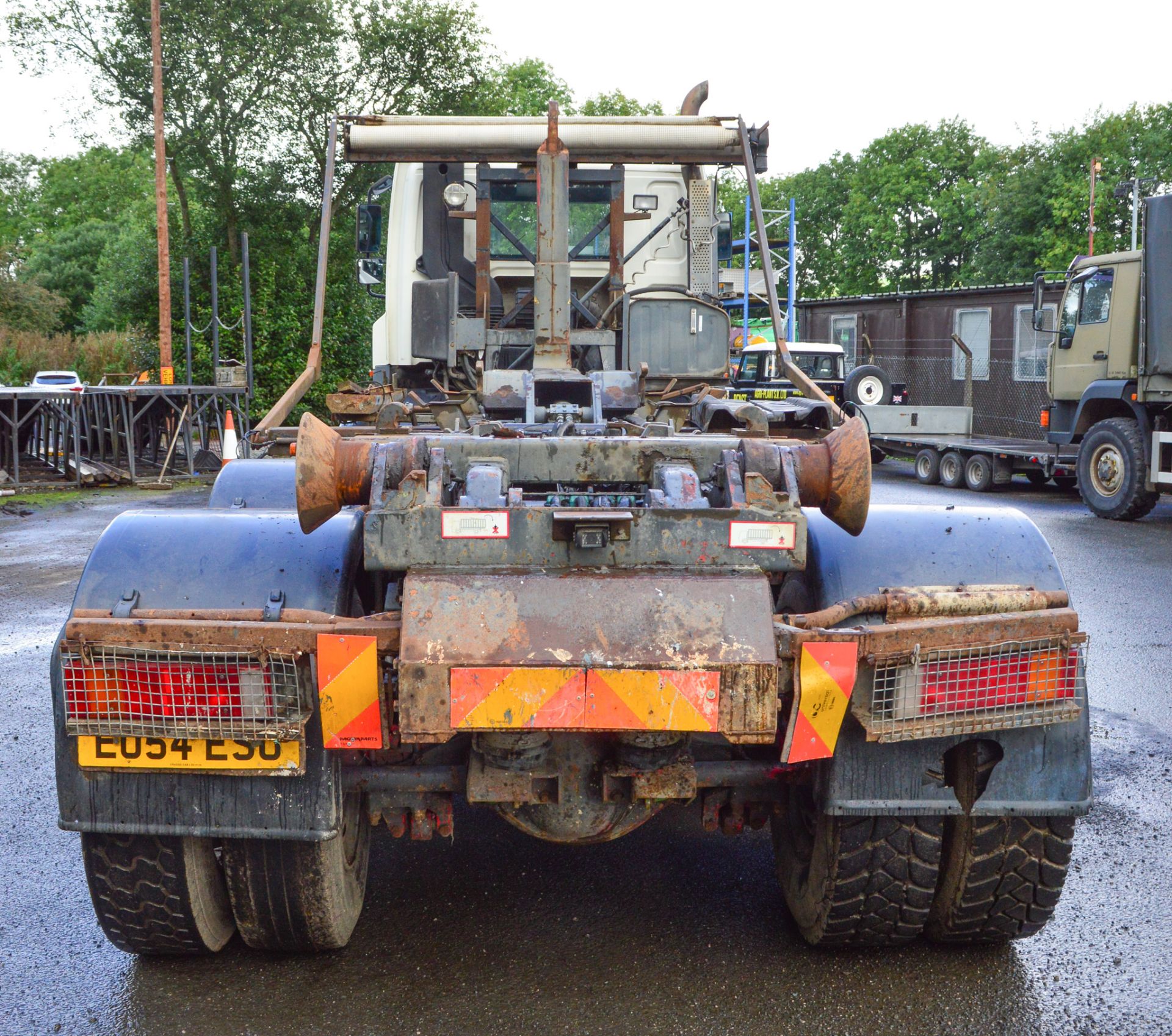 DAF CF 85.340 8x4 hook lift lorry Registration Number: EU54 ESO Date of Registration: MOT expires: - Image 6 of 8