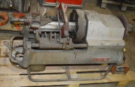 Piset 3S-G 110v pipe threading machine  Complete with: Die  6610-050