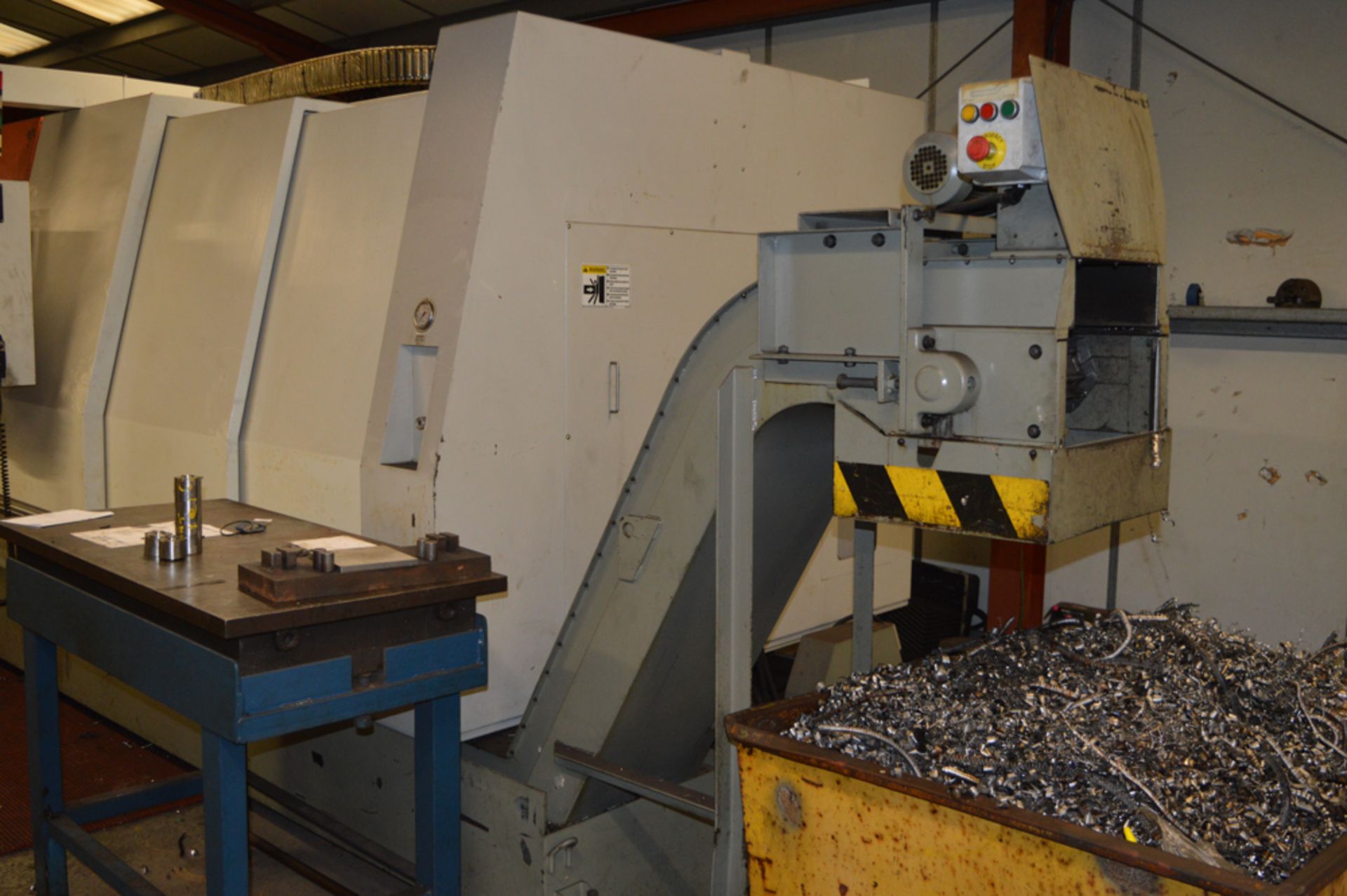 Victor Taichung Vturn 40/220 CNC turning centre Year: 2007 S/N: H152-1122 c/w Fanuc Series OI-TC - Image 4 of 10