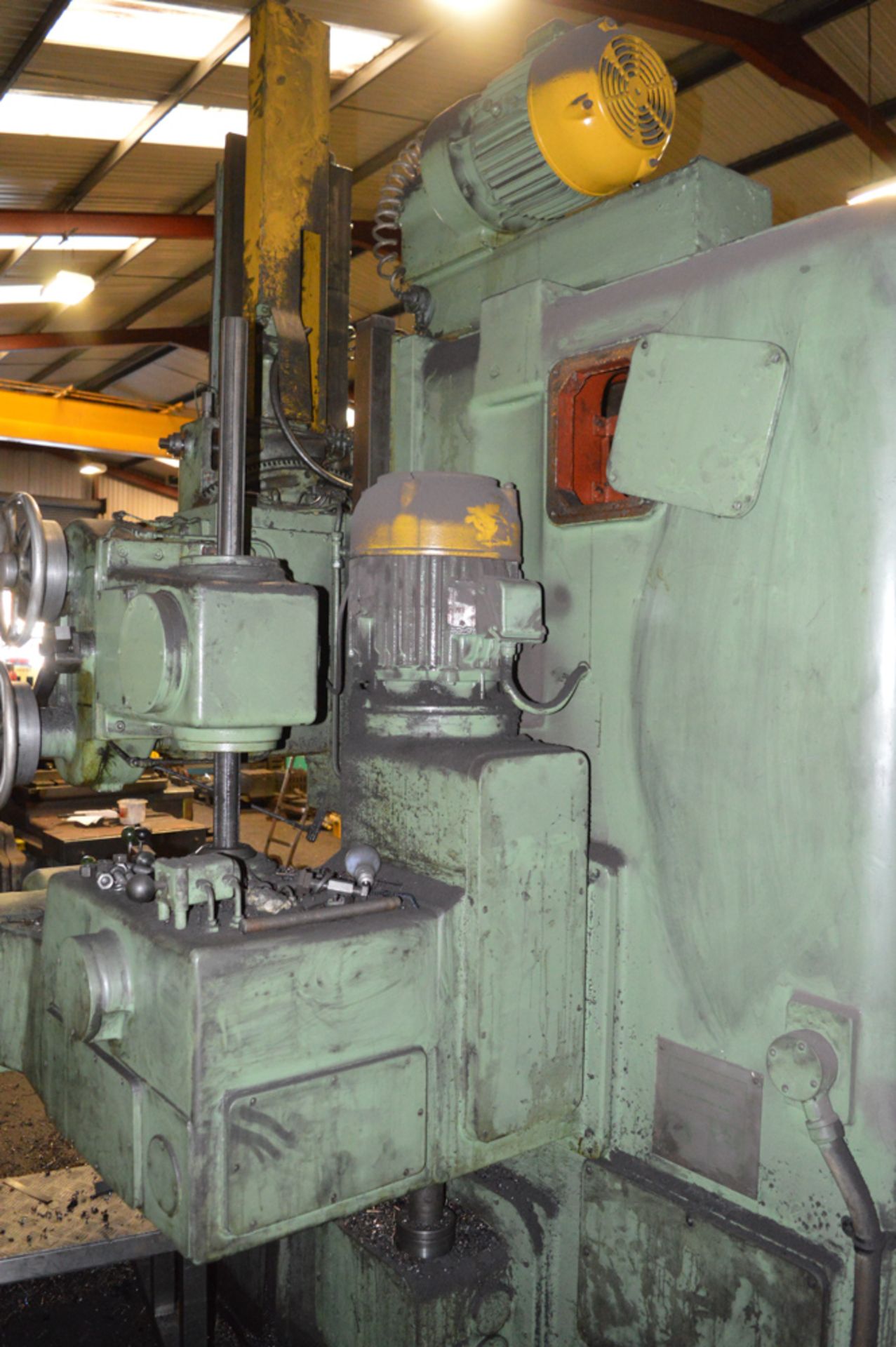 Webster & Bennet 36 inch elevating rail boring machine S/N: 5858-1 c/w 36 inch diameter chuck & 5 - Image 4 of 5