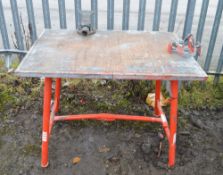 Collapsable work bench c/w engineers vice & pipe vice EE0002102