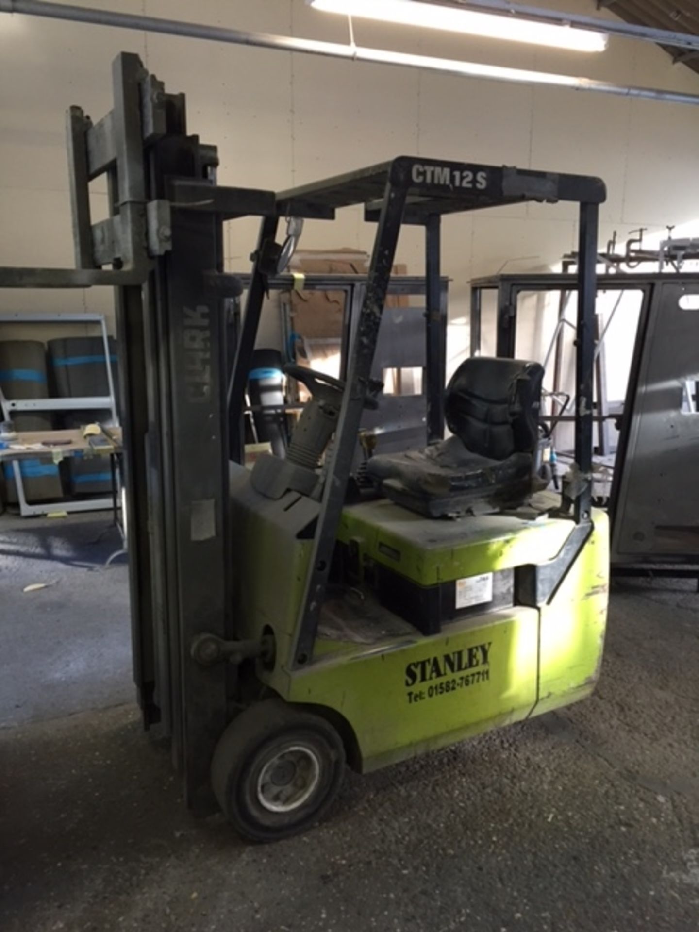 Clark Model CTM 12S 3 Wheel Electric Forklift Truck - Image 4 of 5