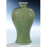Celadon Glasur Meiping Vase Höhe: 21,5 cm. China, Qing-Dynastie, Kangxi-Periode, 1662-1722.