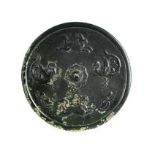 Bronzespiegel Durchmesser: 16,9 cm. China, frühe Tang-Dynastie, 618 - 907. Dekor von Phönixen und