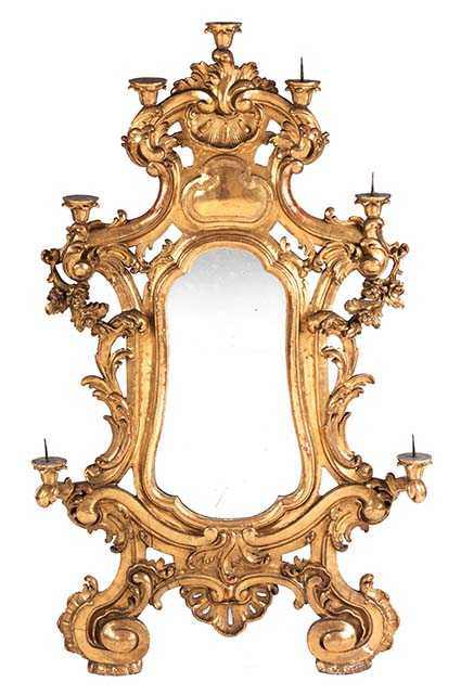 Großer Barockspiegel mit Leuchterarmen Höhe: 184 cm. Breite: ca. 107 cm. 18. Jahrhundert. Holz,