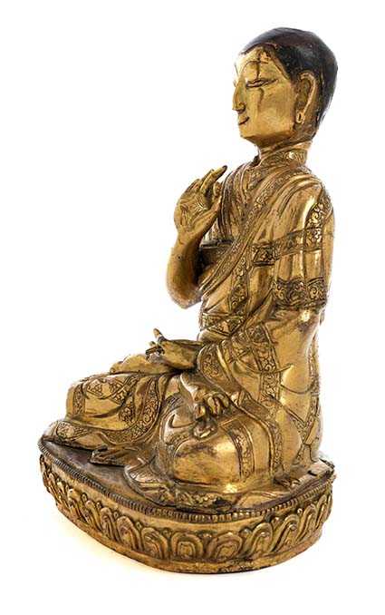 Repoussé Bronzefigur eines Lama Höhe: 22 cm. China, Tibeto-Chinesisch, 17. Jahrhundert. Äußerst - Image 4 of 5