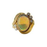 Opal-Brillantring Ringgröße 54/ 55. Gewicht: ca. 10 g. GG 750 Aparter Ring mit feinem ovalem