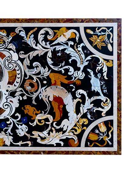 Pietra dura-Platte mit Wappen 73 x 158 cm. Neapel oder Rom, 19. Jahrhundert. Im Zentrum der Platte - Image 4 of 4