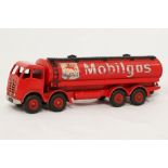 Dinky: A Dinky Supertoys No.941 Foden "Mobilgas" 14-Ton Tanker, unboxed, playworn.