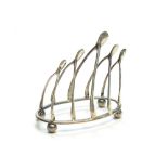 An Edwardian novelty silver toast rack, each divider in the form of a wishbone,