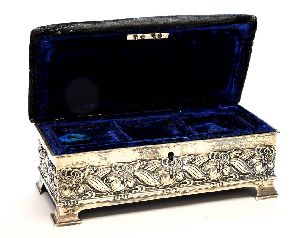 An Edwardian silver jewellery casket in the Art Nouveau style, - Image 2 of 3