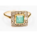 An 18 ct gold Art Deco emerald and diamond ladies' dress ring,