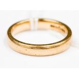 A 9 ct gold wedding band, size T, approx. weight 5.