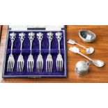 Cased set of Art Nouveau spoons and a small collection of silver (5)