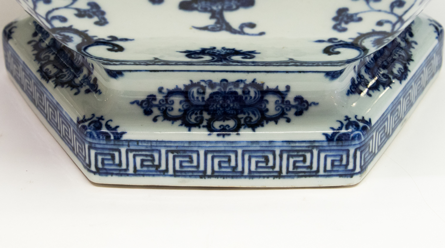A fine Chinese blue and white vase, seal mark of Qianlong, of hexagonal mallet form, - Image 9 of 11