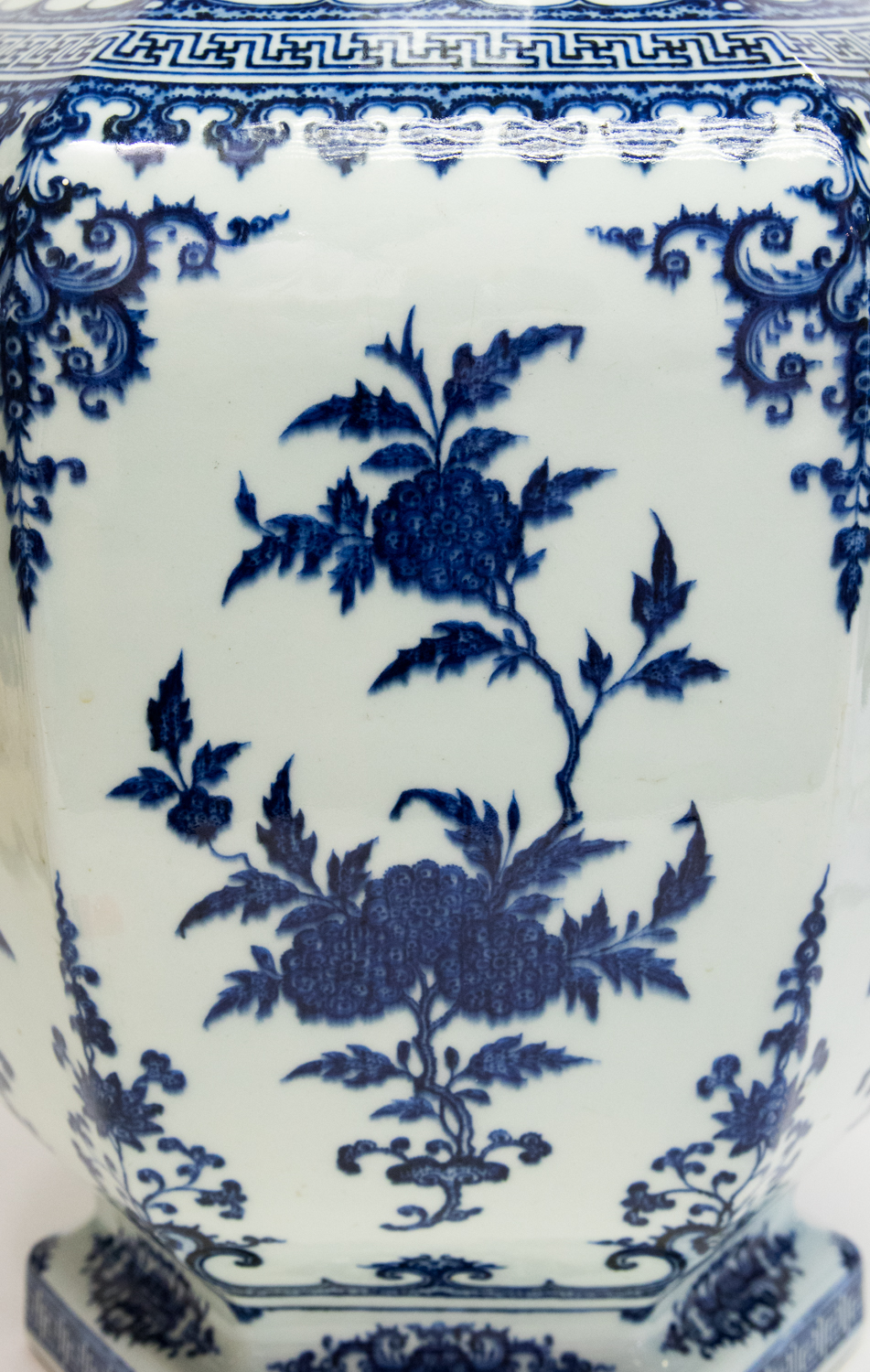 A fine Chinese blue and white vase, seal mark of Qianlong, of hexagonal mallet form, - Image 6 of 11