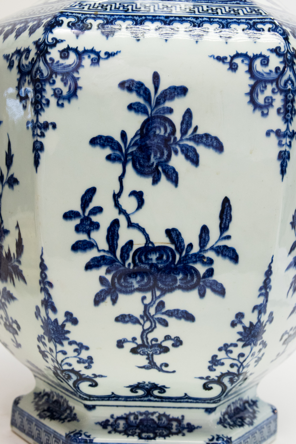 A fine Chinese blue and white vase, seal mark of Qianlong, of hexagonal mallet form, - Image 5 of 11